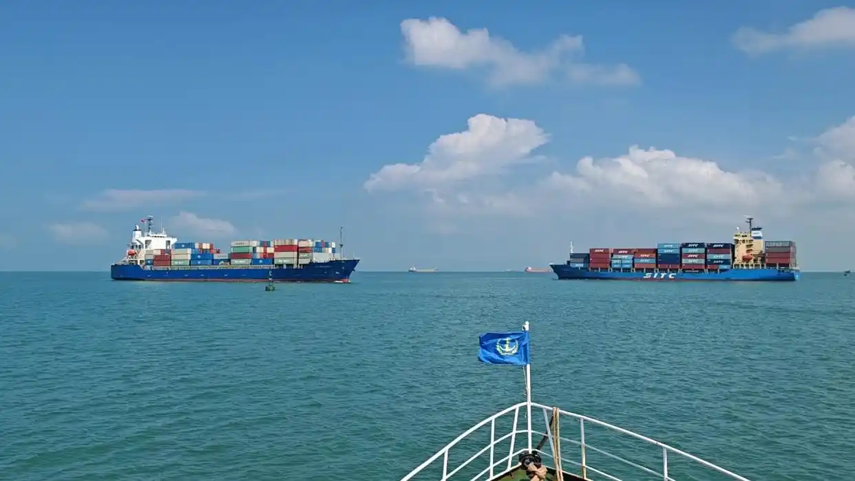 洋浦港实现万吨级船舶双向通航，，，货物周转效率显著提升