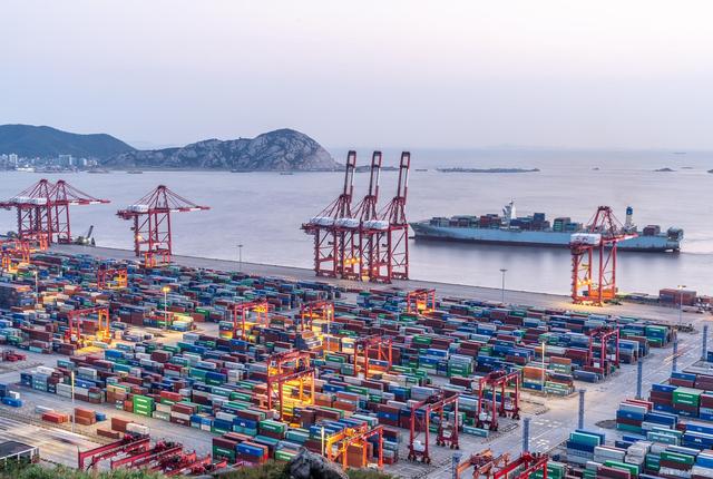 什么是集装箱码头？集装箱码头的界说、、、功效和组成