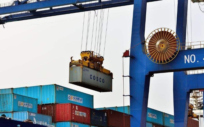 集装箱海运运价下跌，，船运公司船期大调解