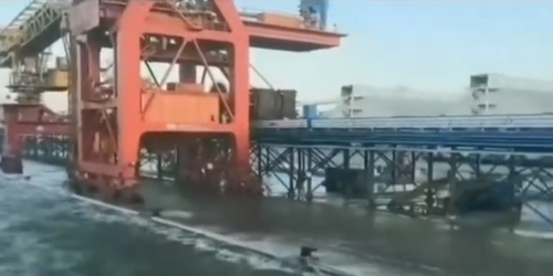 辽宁沿海口岸突发海水倒灌，，部分口岸暂停作业