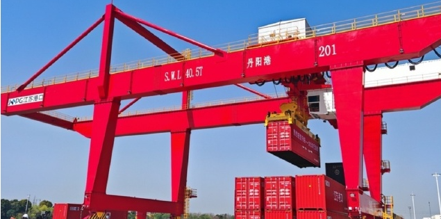 丹阳港，，，镇江最大的内河集装箱码头